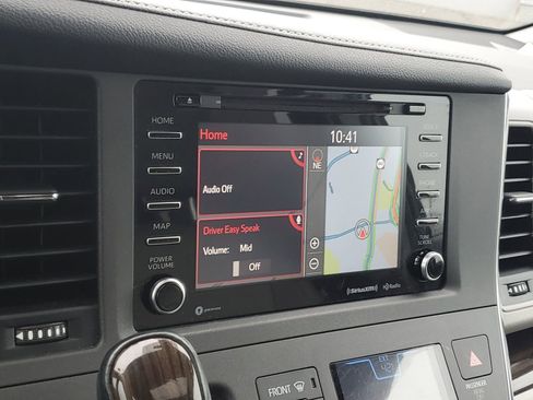 Used 2018 Toyota Sienna XLE Premium image 25