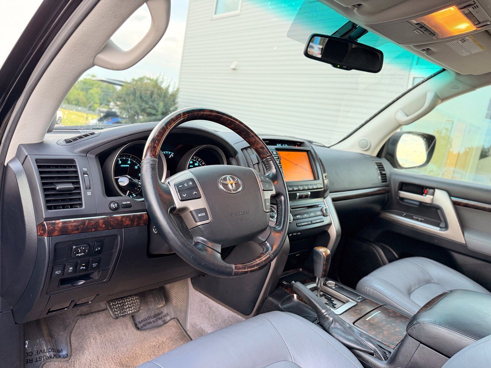 Used 2011 Toyota Land Cruiser w/ Upgrade Pkg AWD/4WD image 18
