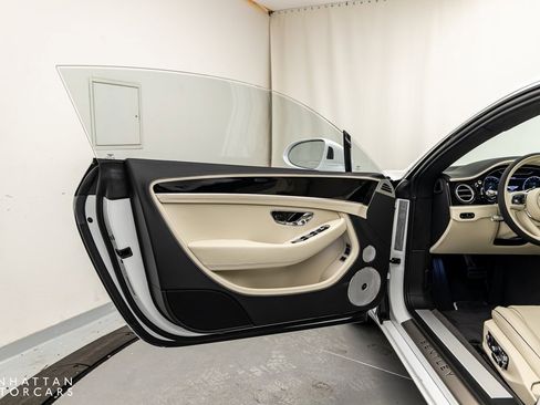 Used 2024 Bentley Continental GT image 11