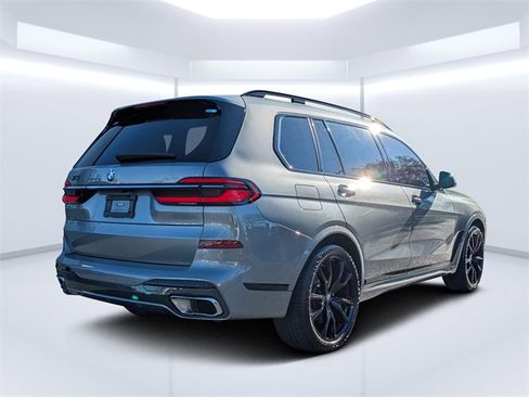 Used 2023 BMW X7 xDrive40i w/ Executive Package image 3