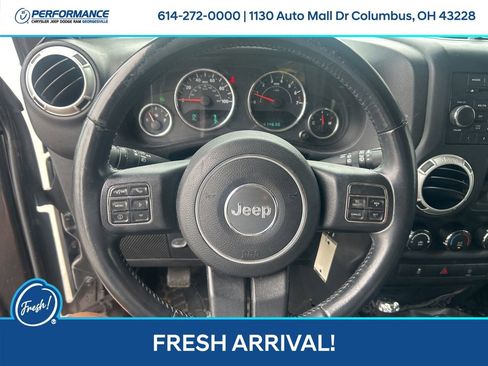 Used 2014 Jeep Wrangler Unlimited Sahara w/ Connectivity Group AWD/4WD image 19