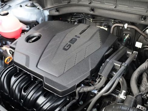 Used 2024 Kia Sorento S image 11