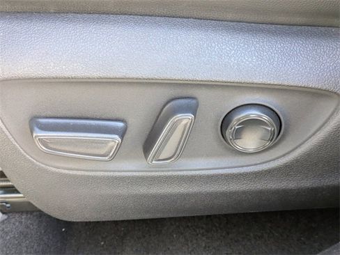 Used 2021 Toyota Highlander Platinum image 21