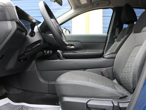 Used 2025 Nissan Kicks SV image 15