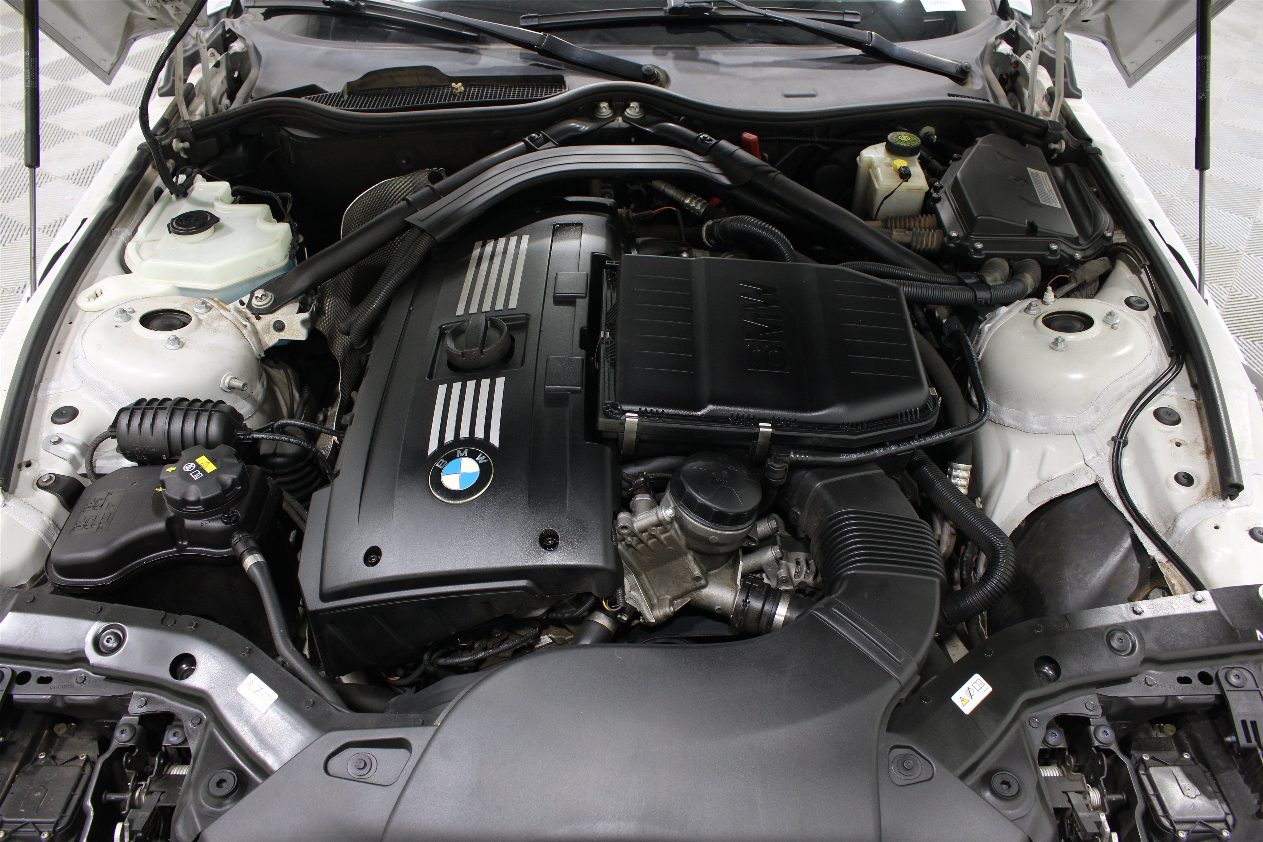 Used 2016 BMW Z4 sDrive35i RWD image 31