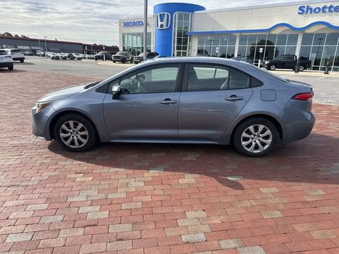 Used 2022 Toyota Corolla LE FWD image 3