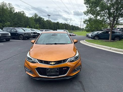 Used 2017 Chevrolet Cruze Premier FWD image 2