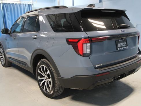 Used 2025 Ford Explorer ST-Line AWD/4WD image 32
