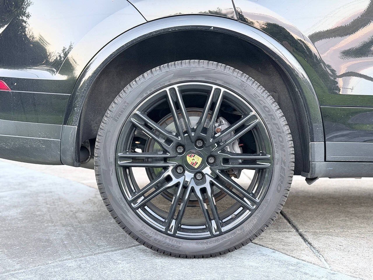 Used 2017 Porsche Cayenne Platinum Edition AWD/4WD image 19