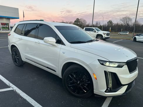 Used 2021 Cadillac XT6 Sport w/ LPO, ONYX Package image 4