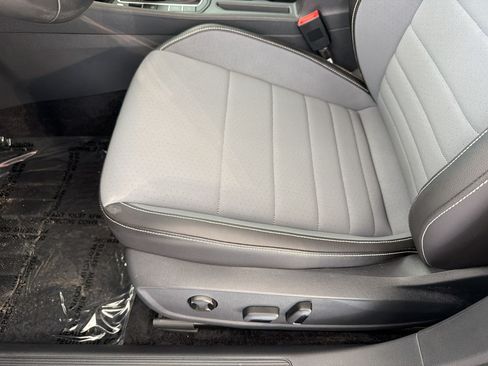 Used 2025 Volkswagen Jetta SE w/ Sunroof Package FWD image 14