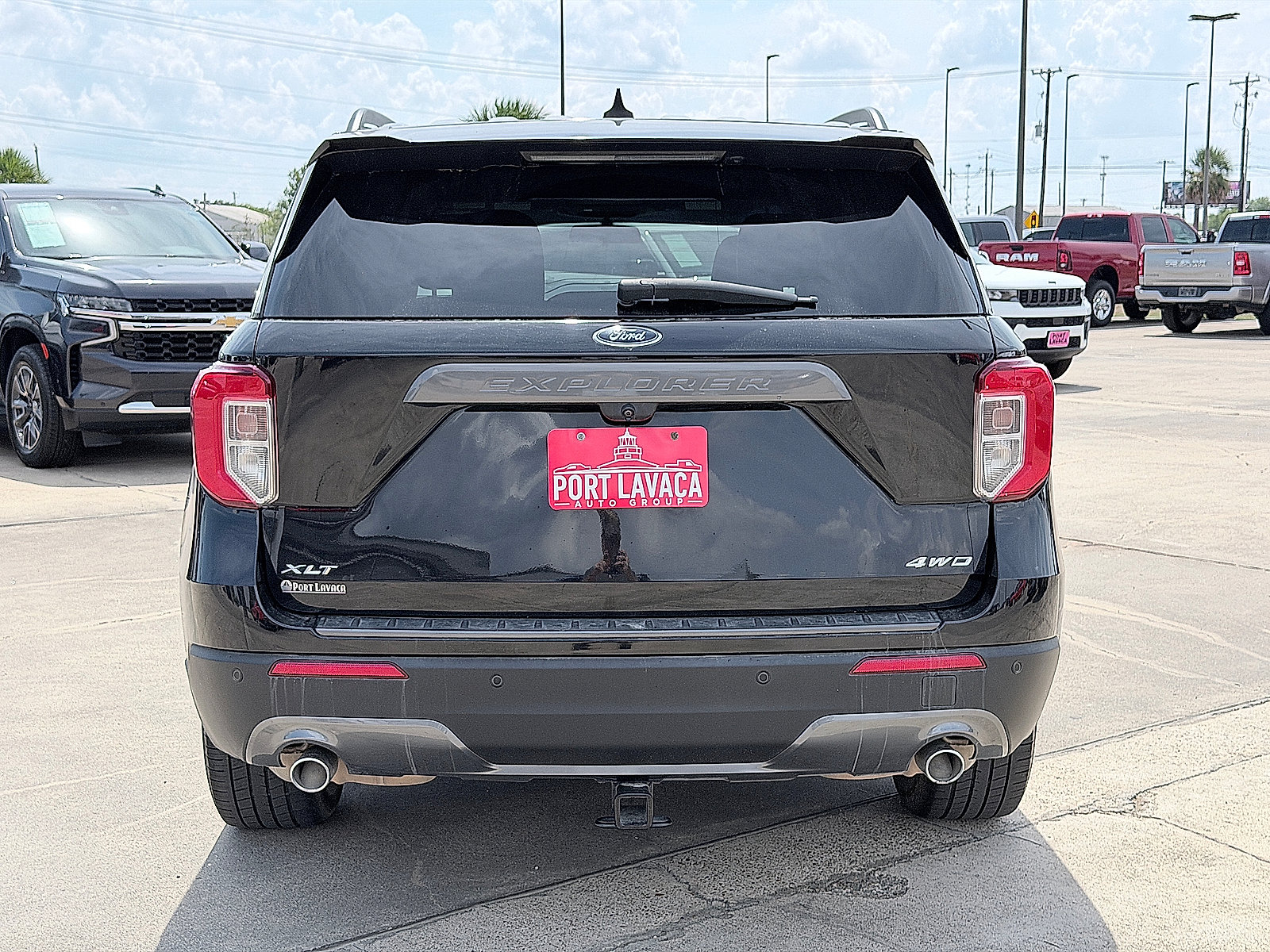 Used 2022 Ford Explorer XLT w/ Equipment Group 202A AWD/4WD image 6