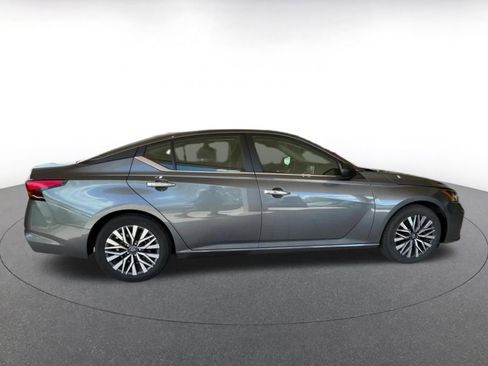 Used 2025 Nissan Altima 2.5 SV FWD image 16