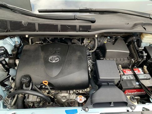 Used 2017 Toyota Sienna XLE Premium image 38