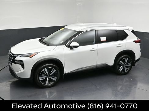 Certified 2025 Nissan Rogue SL AWD/4WD image 26