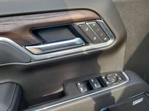 New 2026 GMC Sierra 1500 SLT image 15