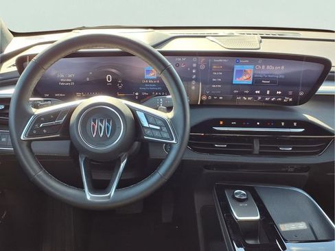 Certified 2025 Buick Enclave Preferred image 4