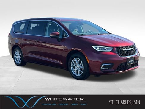 Used 2023 Chrysler Pacifica Touring-L w/ Uconnect Theater Family Group FWD image 1