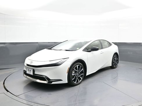 Used 2024 Toyota Prius Prime FWD image 1