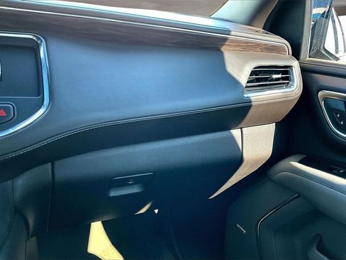 Used 2022 Chevrolet Tahoe Z71 w/ Luxury Package image 16