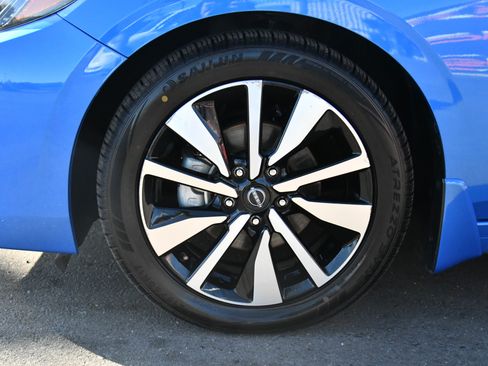 Used 2025 Nissan Sentra SV w/ SV Premium Package FWD image 12