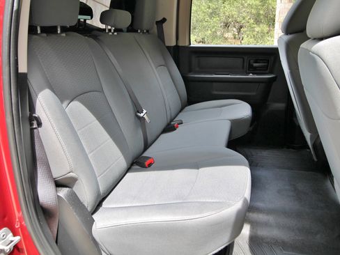 Used 2015 RAM 2500 Tradesman w/ Chrome Appearance Group AWD/4WD image 39