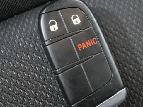 Used 2023 Jeep Renegade Latitude AWD/4WD image 28