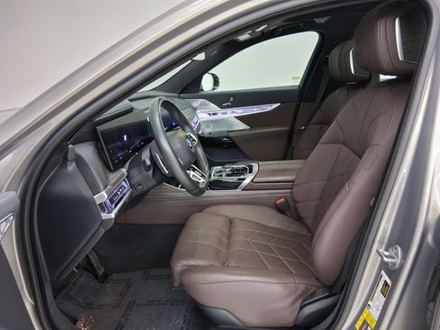 Certified 2023 BMW i7 xDrive60 AWD/4WD image 3