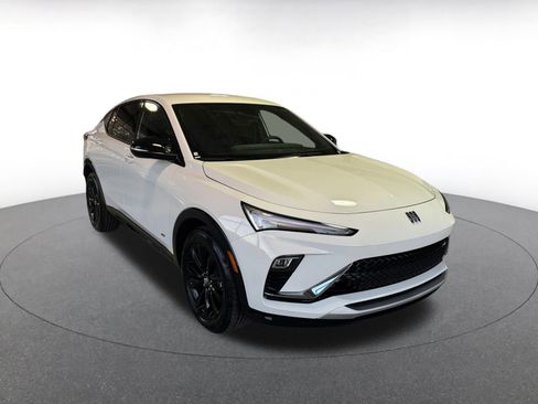 Used 2025 Buick Envista Sport Touring image 2