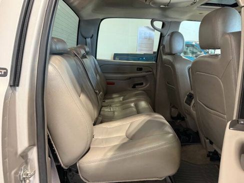 Used 2006 GMC Sierra 2500 SLE w/ Onstar Plus Package AWD/4WD image 19