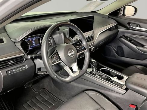 Used 2023 Nissan Altima 2.5 SV w/ SV Premium Package FWD image 16