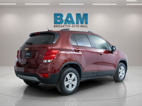 Certified 2022 Chevrolet Trax LT w/ LT Convenience Package AWD/4WD image 7