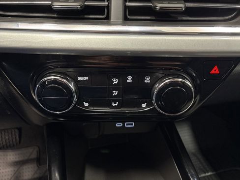 Used 2025 Chevrolet Trax LT w/ Driver Confidence Package image 21