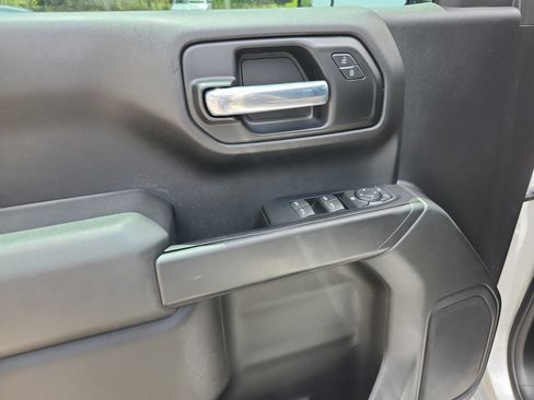 Used 2020 Chevrolet Silverado 1500 Custom w/ Custom Value Package AWD/4WD image 16