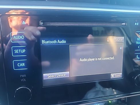 Used 2019 Toyota Corolla SE FWD image 3