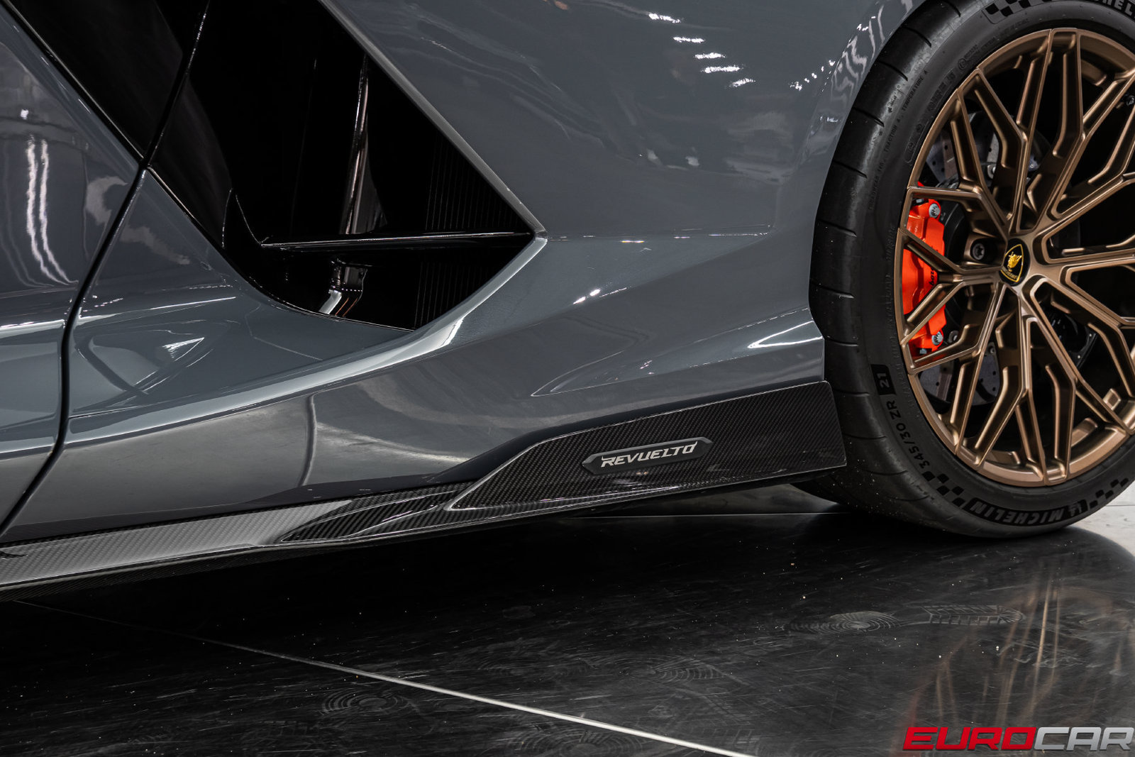 Used 2025 Lamborghini Revuelto AWD/4WD image 18