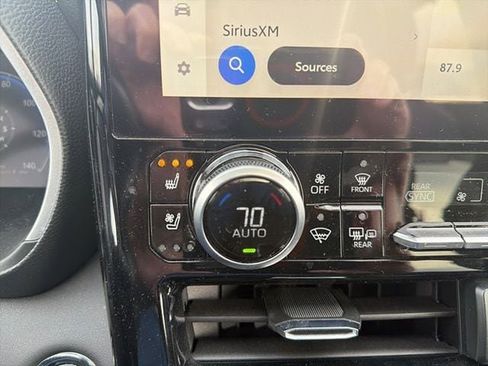 Used 2023 Toyota Highlander Limited image 26