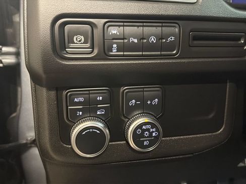 Used 2021 GMC Yukon XL SLT AWD/4WD image 18