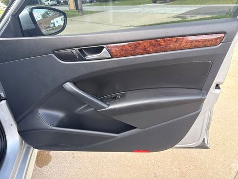 Used 2012 Volkswagen Passat TDI SEL Premium FWD image 17