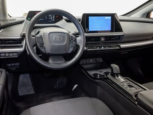 Used 2025 Toyota Prius LE FWD image 6