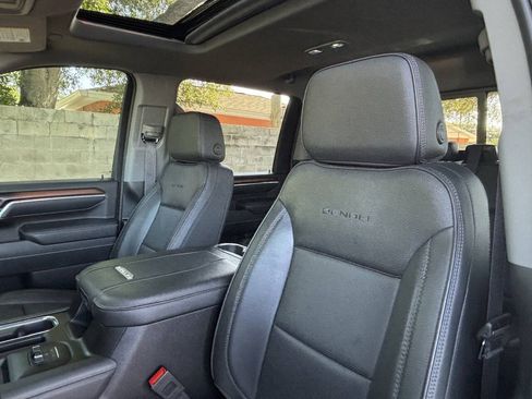 Used 2025 GMC Sierra 3500 Denali w/ Denali Reserve Package AWD/4WD image 16
