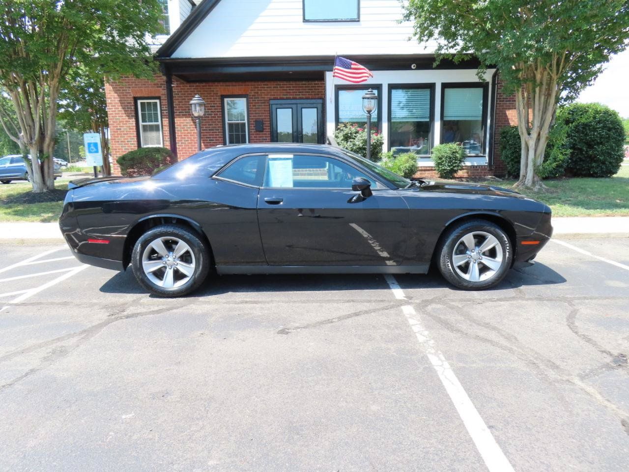 Used 2019 Dodge Challenger SXT RWD image 9