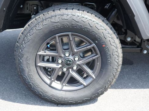 New 2025 Jeep Gladiator Sport image 30