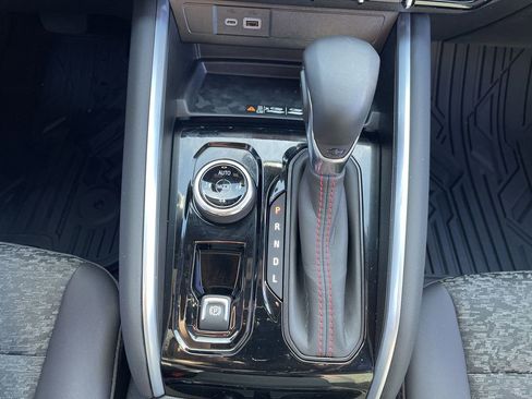 Used 2025 Chevrolet Colorado Z71 w/ Technology Package image 16