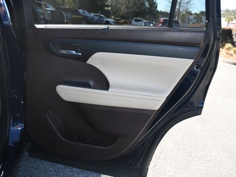 Certified 2020 Toyota Highlander XLE image 21
