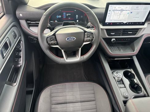 Used 2025 Ford Explorer ST-Line w/ Premium Package image 18