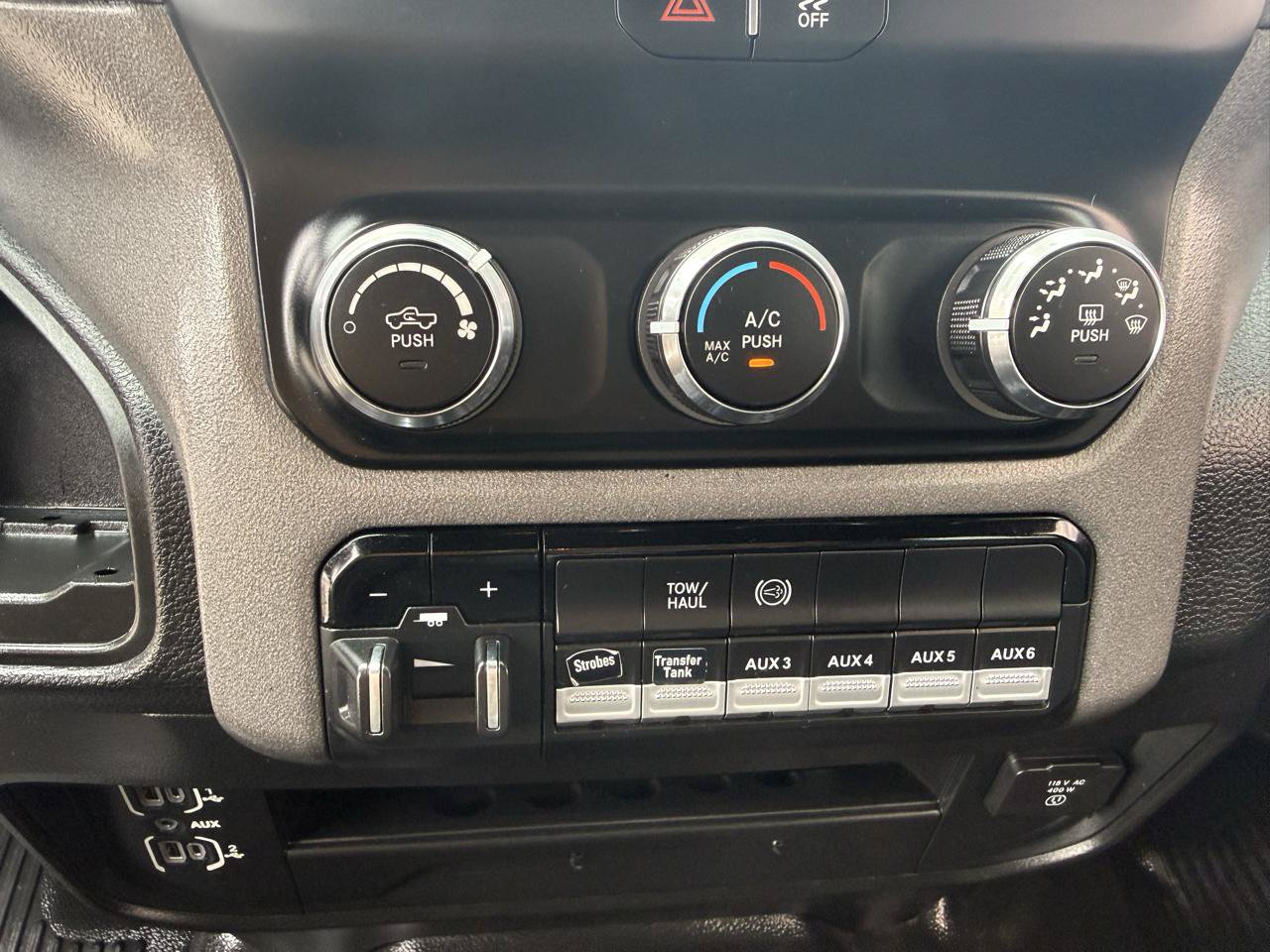 Used 2022 RAM 2500 Tradesman w/ Chrome Appearance Group AWD/4WD image 23