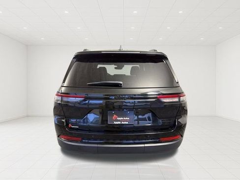 Used 2023 Jeep Grand Cherokee Limited w/ Black Appearance Package AWD/4WD image 5