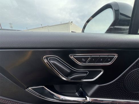 Certified 2025 Lincoln Corsair Reserve w/ Rear Removable Package Tray image 20