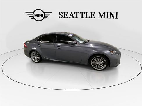 Used 2017 Lexus IS 300 AWD image 13